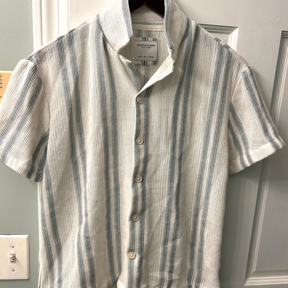 Men’s Stripped Knit Button Down